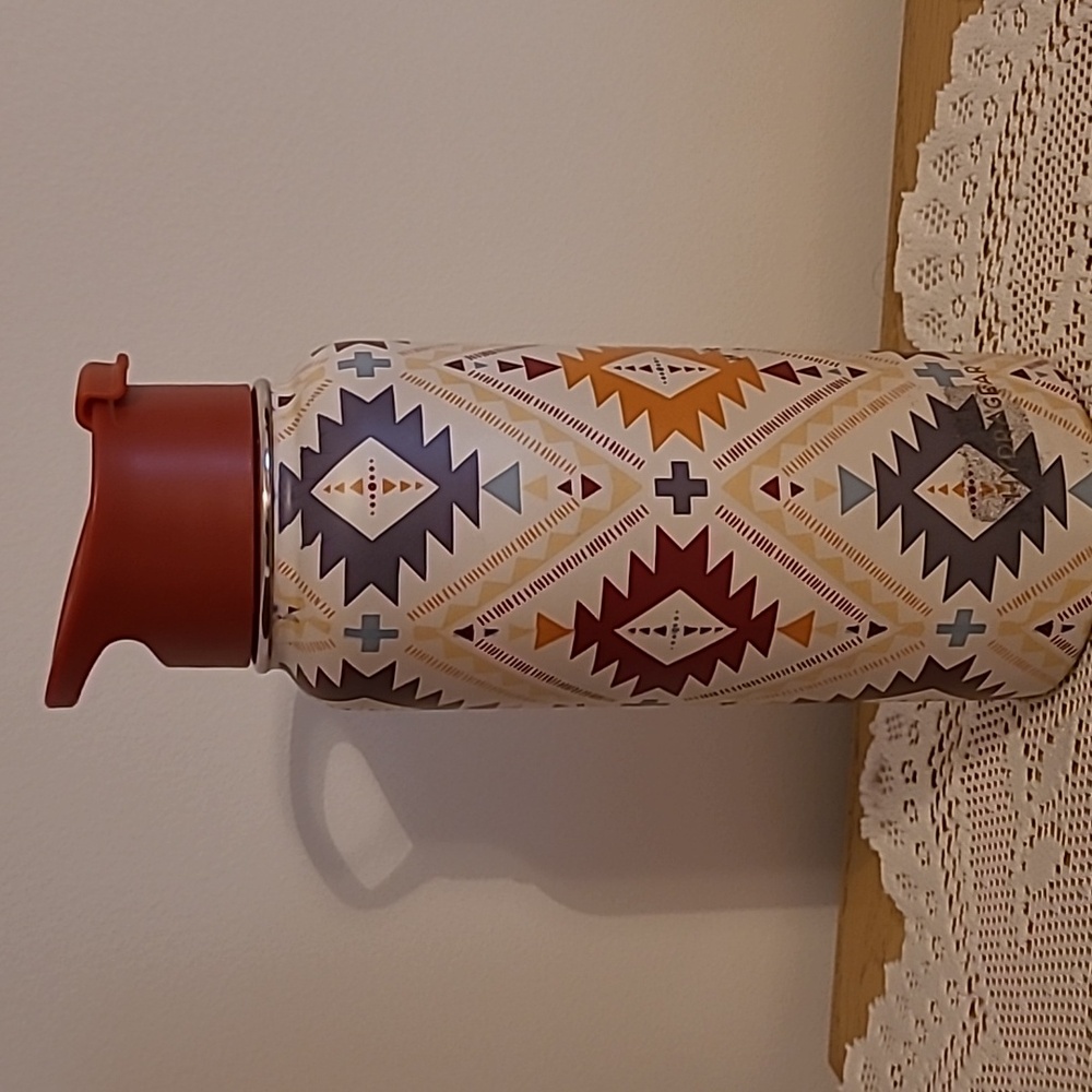 Hydragear Aztec design insulated 32 oz tumbler bottle